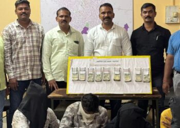 Video | जळगाव एलसीबीची मोठी कारवाई! रेल्वे दरोडेखोर जेरबंद; साडेचार लाखांचा लाखांचा मुद्देमाल जप्त