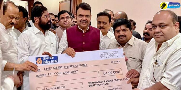 अतिवृष्टीग्रस्तांसाठी महाराष्ट्र स्टेट को-ऑपरेटिव्ह मार्केटिंग फेडरेशनचा मदतीचा हात; मुख्यमंत्री सहाय्यता निधीत 51 लाखांचा धनादेश मुख्यमंत्र्यांकडे सुपूर्त