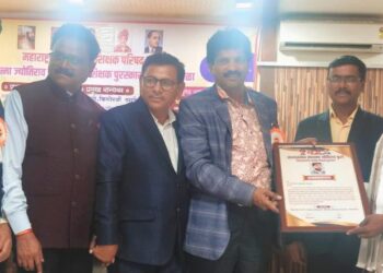 जळगावात निलेश सोनवणे यांना ‘तात्यासाहेब महात्मा जोतिराव फुले गुणवंत शिक्षक’ पुरस्कार प्रदान