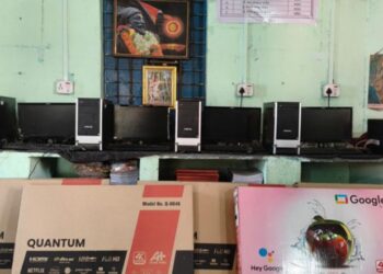 सातगाव डोंगरी येथील जि.प. शाळेसाठी ग्रामपंचायतच्यावतीने एलईडी अँड्राईड टीव्ही भेट