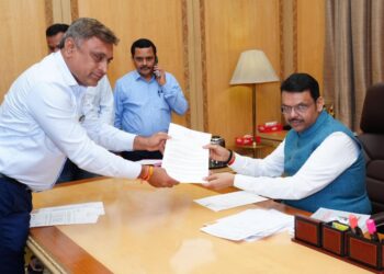 रावेरच्या केळी उत्पादक शेतकऱ्यांना न्याय द्या; पीक विमा, वेदर स्टेशन व पंचनाम्याबाबत आमदार अमोल जावळे यांची मुख्यमंत्री व कृषिमंत्र्यांकडे मागणी