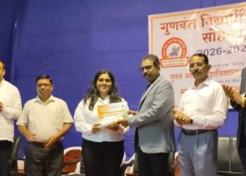 जळगावात मराठा समाजातील गुणवंत विद्यार्थ्यांचा गौरव; राष्ट्रीय स्तरावरील पिस्टल शूटिंगपटू सहीष्णा सोमवंशीचा विशेष सन्मान