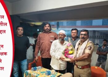 चोपड्यातील गणेशोत्सवातील बंदोबस्ताबद्दल मुस्लिम बांधवांकडून पोलीस निरीक्षक पवन देसले यांचा सत्कार
